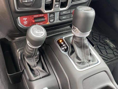 Used 2025 Jeep Wrangler Unlimited Rubicon 392 AWD/4WD image 29