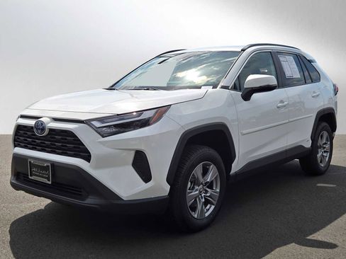 Used 2024 Toyota RAV4 LE AWD/4WD image 7
