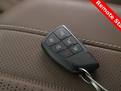 Used 2025 Chevrolet Suburban High Country image 3