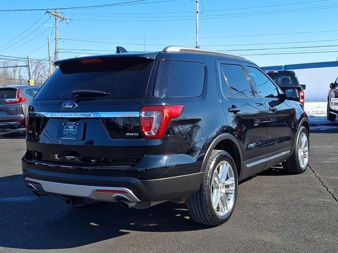 Used 2017 Ford Explorer XLT w/ Equipment Group 202A image 10