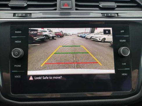 Used 2021 Volkswagen Tiguan SE AWD/4WD image 23