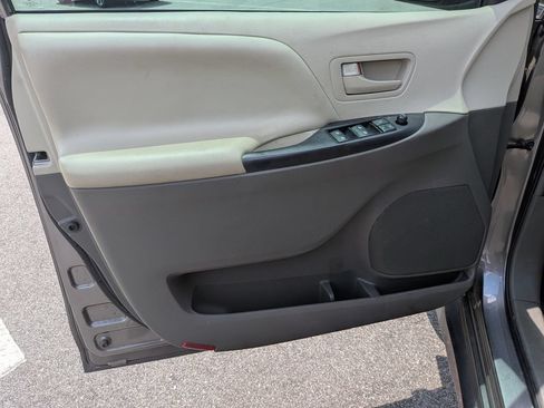 Used 2018 Toyota Sienna L FWD image 8
