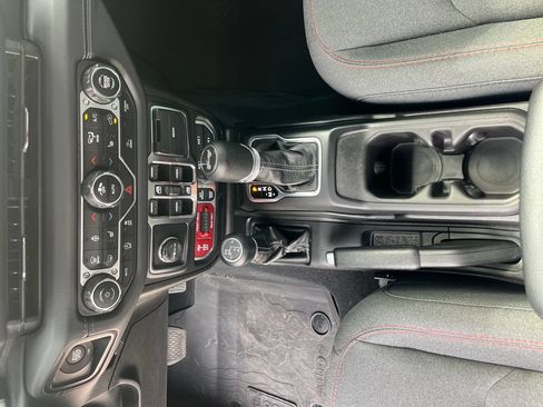 Used 2024 Jeep Wrangler Unlimited Rubicon w/ Convenience Group AWD/4WD image 26