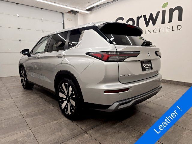 Used 2025 Mitsubishi Outlander AWD image 3