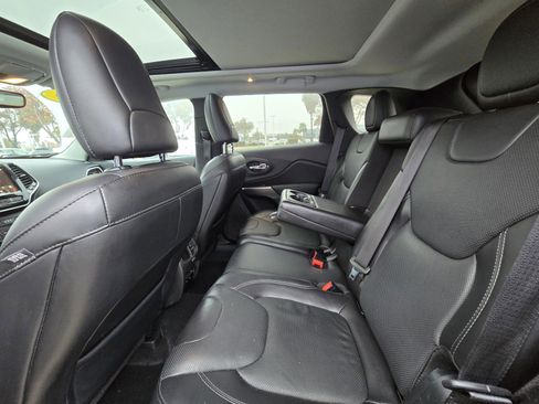 Used 2019 Jeep Cherokee Limited w/ Luxury Group image 10