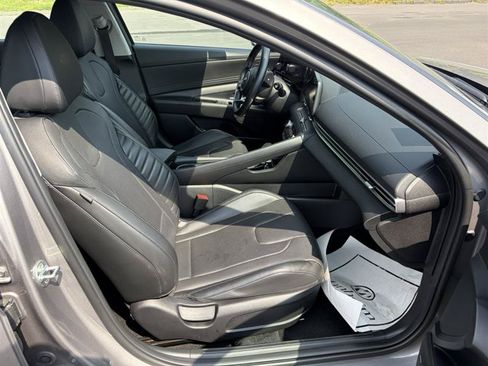 Used 2023 Hyundai Elantra Limited FWD image 11