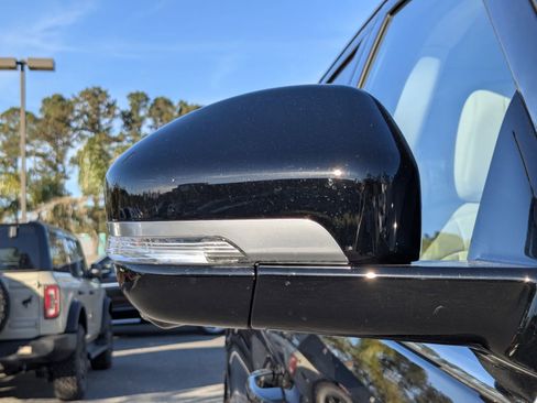 Certified 2025 Lincoln Navigator Reserve image 12