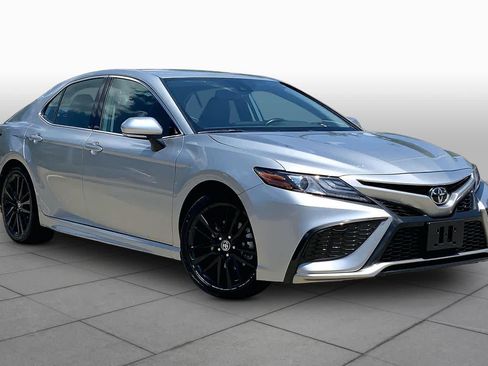 Used 2024 Toyota Camry XSE FWD image 3