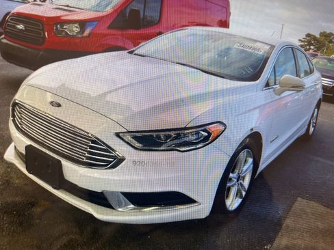 Used 2018 Ford Fusion SE w/ Equipment Group 602A image 1