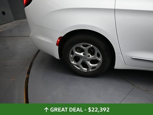 Used 2023 Chrysler Pacifica Limited FWD image 26