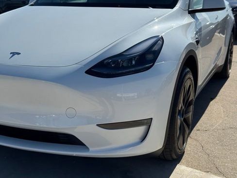 Used 2025 Tesla Model Y Long Range image 10