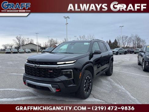 Used 2025 Chevrolet Traverse Z71 w/ Driver Confidence Package image 1