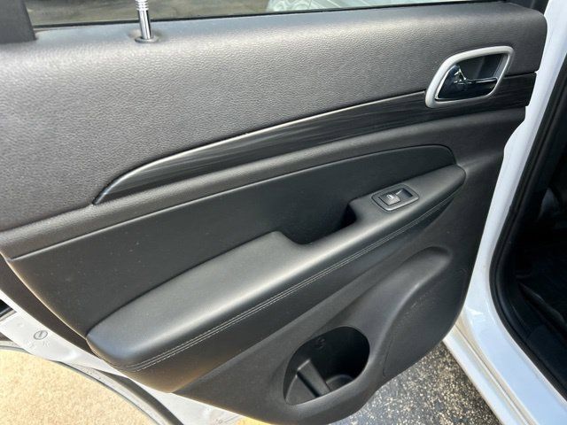 Used 2019 Jeep Grand Cherokee Altitude AWD/4WD image 20