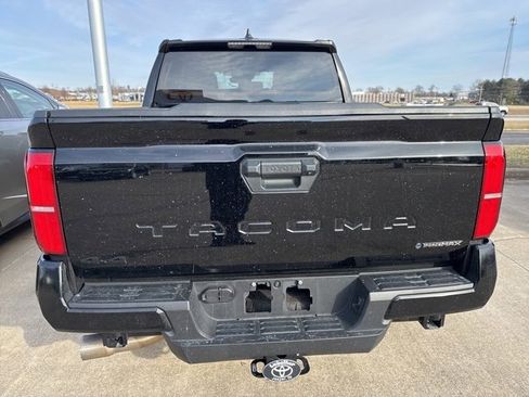Used 2025 Toyota Tacoma TRD Off-Road image 8