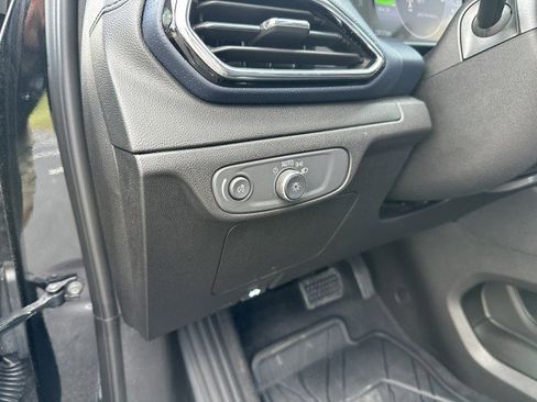 Used 2023 Chevrolet Bolt EUV Premier image 15