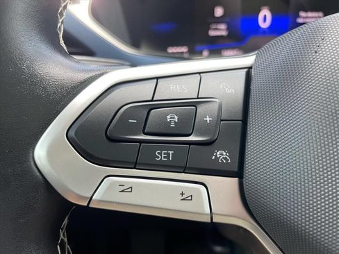Used 2024 Volkswagen Taos SE w/ Panoramic Sunroof Package FWD image 21