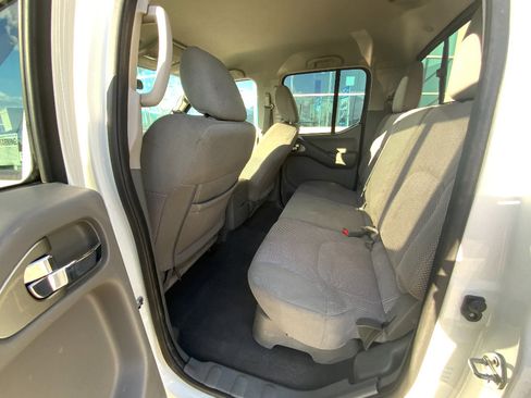 Used 2019 Nissan Frontier SV image 16