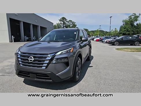 Used 2025 Nissan Rogue SV FWD image 22