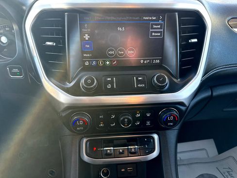 Used 2023 GMC Acadia SLE image 21