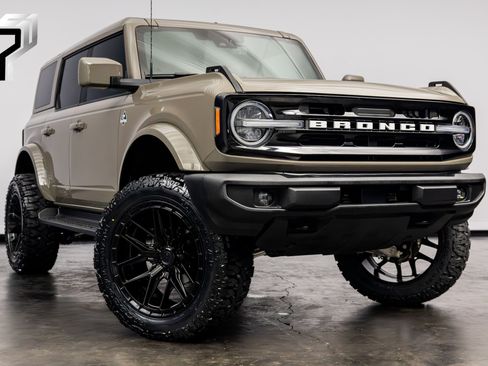 Used 2025 Ford Bronco Outer Banks AWD/4WD image 1