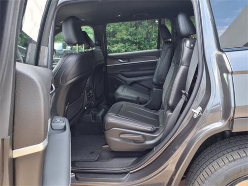 New 2025 Jeep Grand Cherokee L Limited w/ Black Appearance Package image 18