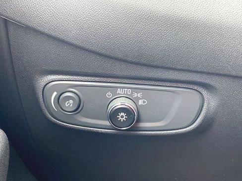 Used 2023 Chevrolet Equinox LT FWD image 17