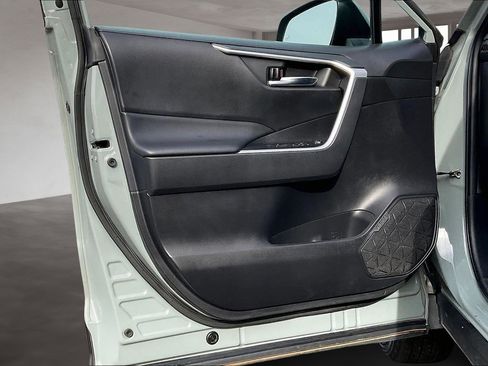 Used 2022 Toyota RAV4 XLE image 20