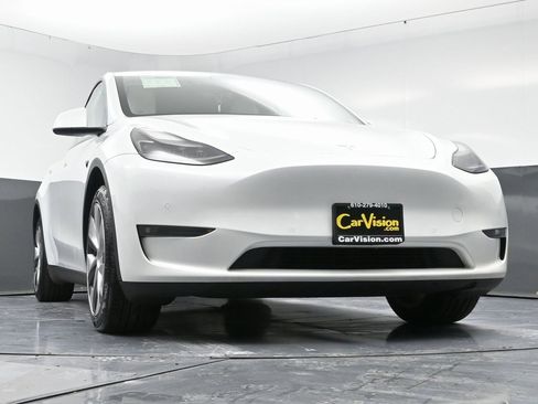 Used 2022 Tesla Model Y Long Range image 52