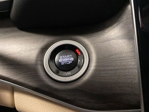 Used 2025 Jeep Grand Cherokee Limited w/ Luxury Tech Group II AWD/4WD image 17