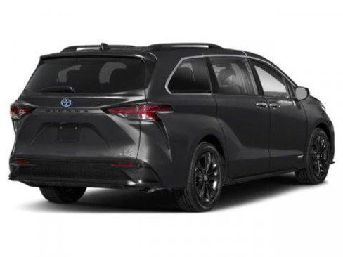 Used 2023 Toyota Sienna XSE image 2