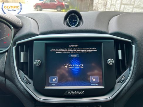 Used 2015 Maserati Ghibli image 29