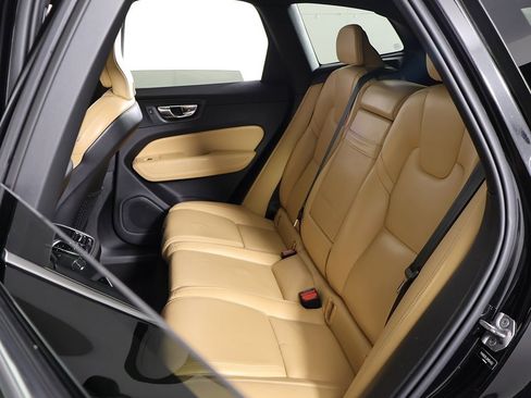 Used 2022 Volvo XC60 B6 Inscription w/ Climate Package image 30