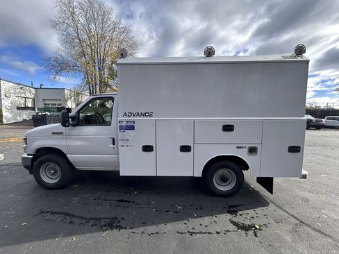 New 2026 Ford E-350 and Econoline 350 Super Duty w/ Power Equipment Group RWD image 4