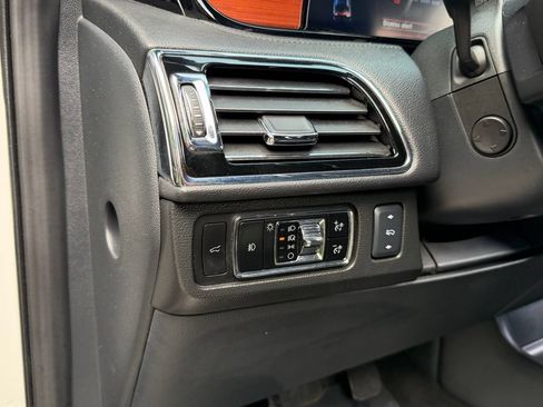 Used 2024 Lincoln Navigator L 4WD image 27