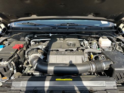 Used 2025 Nissan Frontier SV w/ SV Convenience Package RWD image 8