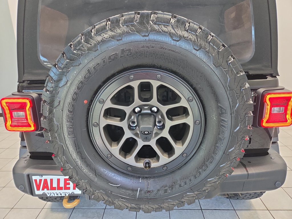 Used 2023 Jeep Wrangler Unlimited Rubicon 392 w/ Xtreme Recon 35" Tire Package AWD/4WD image 9
