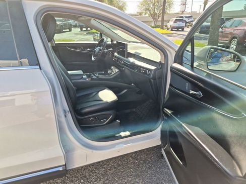 Used 2023 Lincoln Nautilus FWD w/ Premium Package image 20