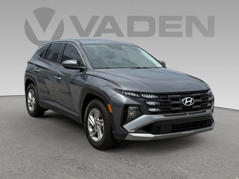 Used 2025 Hyundai Tucson SE FWD image 1