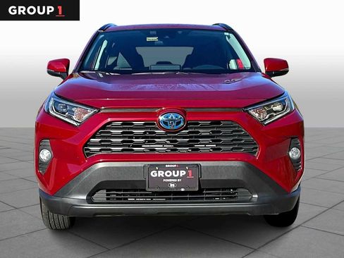 Used 2021 Toyota RAV4 XLE w/ Convenience Package AWD/4WD image 3