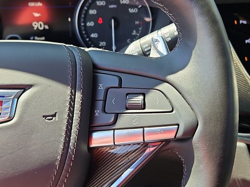 Certified 2025 Cadillac XT6 Sport w/ Platinum Package AWD/4WD image 19