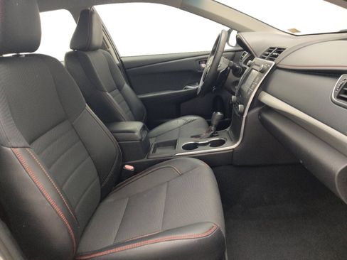 Used 2016 Toyota Camry SE image 21