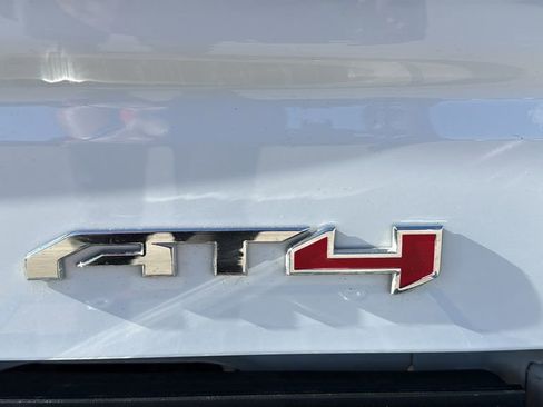 Used 2024 GMC Sierra 1500 AT4 w/ Technology Package image 6