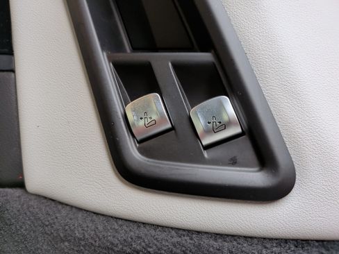 Certified 2025 BMW X7 xDrive40i w/ M Sport Package image 42