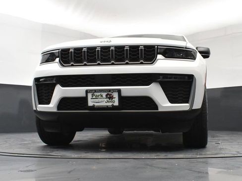 New 2026 Jeep Grand Cherokee Limited w/ Trailer Tow Package AWD/4WD image 20