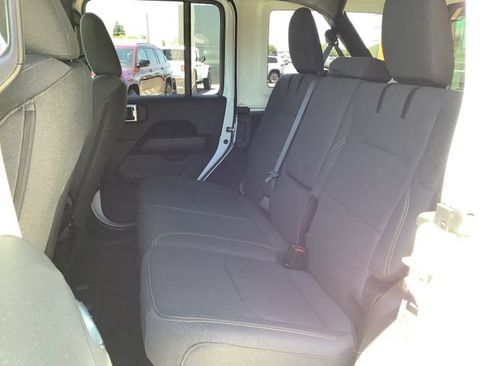Used 2025 Jeep Wrangler Unlimited Sahara AWD/4WD image 24