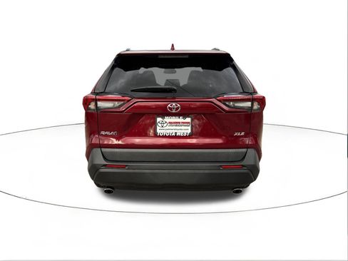 Used 2022 Toyota RAV4 XLE image 4