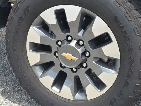 Used 2025 Chevrolet Silverado 2500 Custom w/ Custom Value Package AWD/4WD image 13