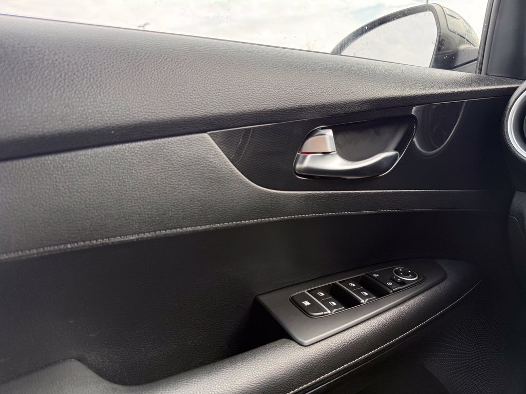Used 2023 Kia Forte GT-Line FWD image 9