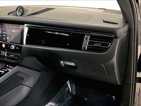 New 2026 Porsche Macan S image 22