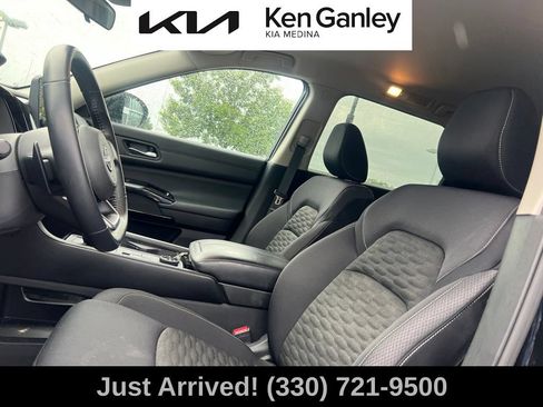 Used 2022 Nissan Pathfinder SV AWD/4WD image 11